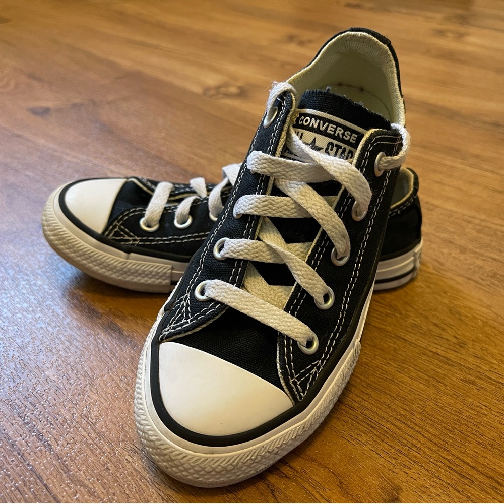 Kids Converse Chuck Taylor All Star Classic Low Top Sneakers  Size 12